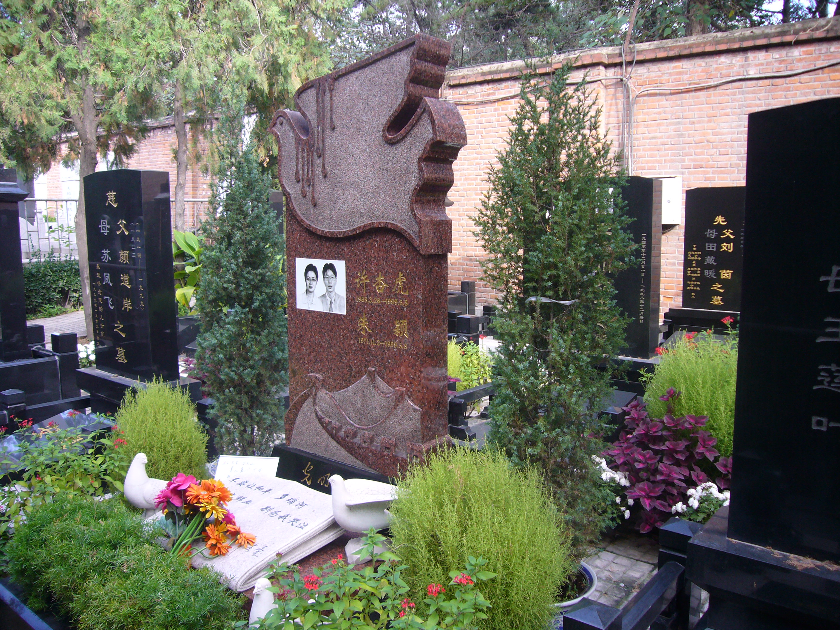 �˱�ɽ������Ĺ�е�����Ĺ���������ӻ�����ӱ�����뱮