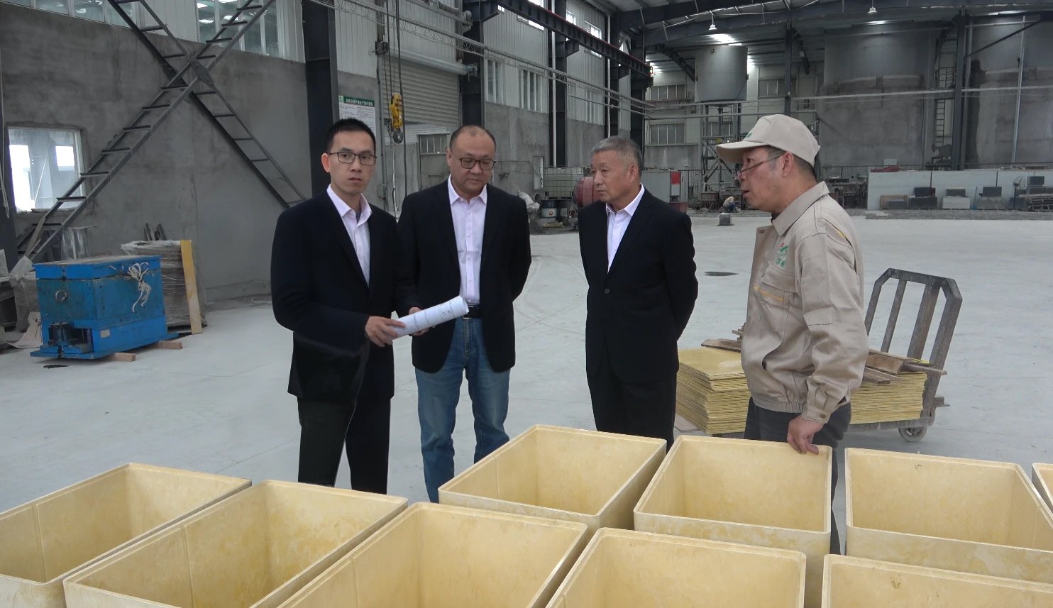 �۽�����ʯ�����䣺��ά���ص����Բ�Ʒ��ֵ